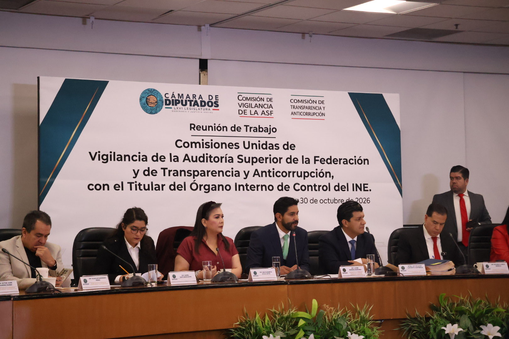 Concentran cinco empresas contratos electorales por 2,461 mdp mediante simulación de competencia