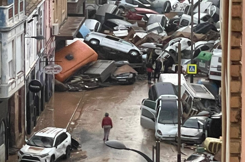 Sube a 92 la cifra de muertos tras fuertes inundaciones en España