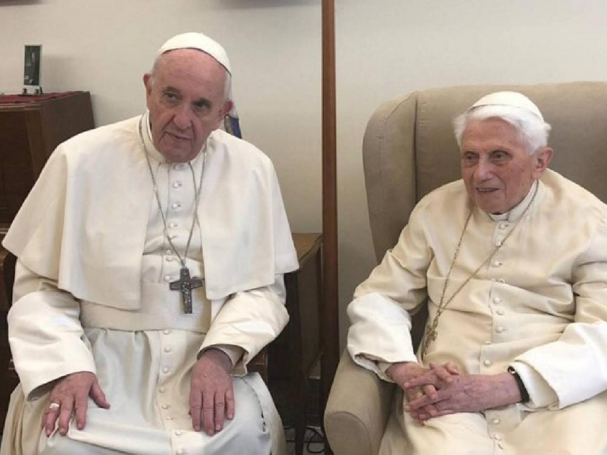 Oficiará Papa Francisco funeral de Benedicto XVI