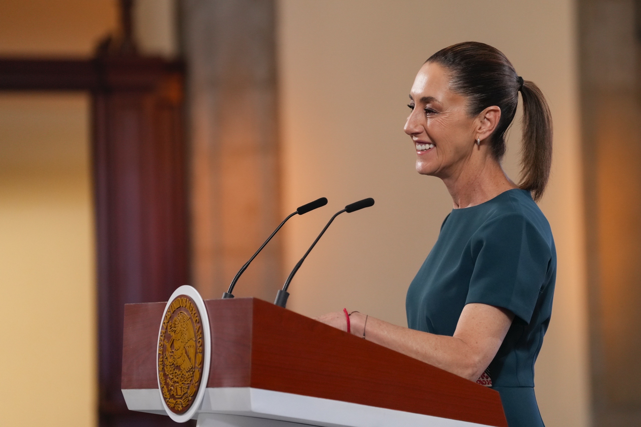 Gravar con 5% a las remesas de los migrantes violaría tratado entre México y EEUU: Claudia Sheinbaum