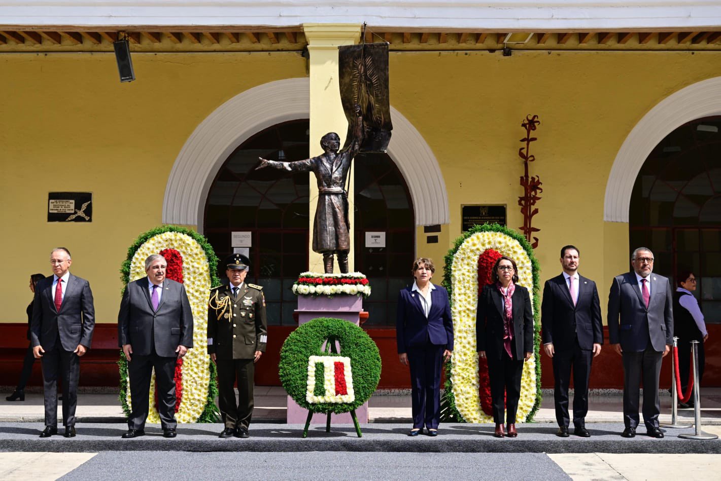 Encabezó su primer desfile militar la gobernadora del Estado de México Delfina Gómez