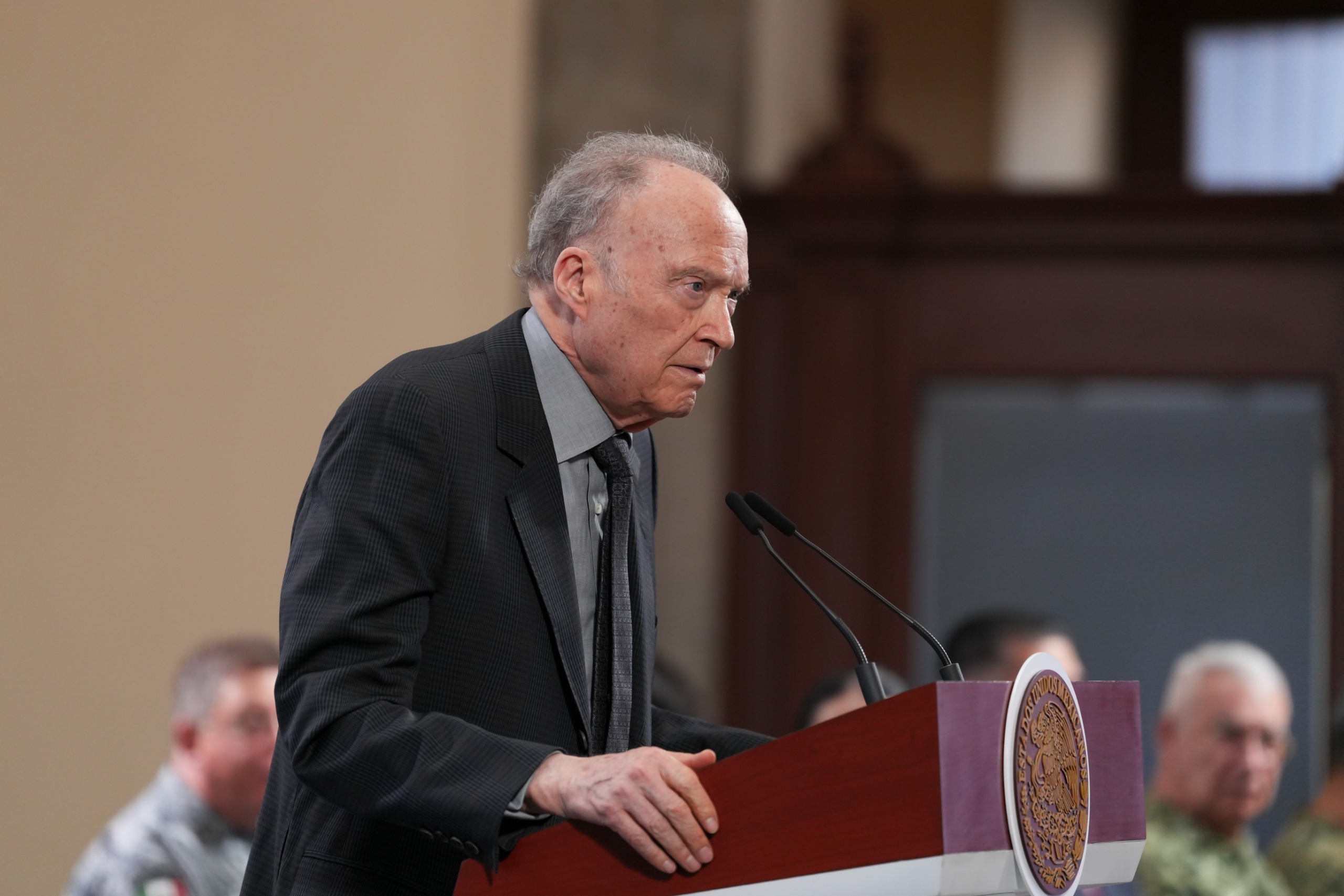 Traslado de familiares de Ovidio Guzmán a EEUU fue voluntaria, no es una entrega: Gertz Manero