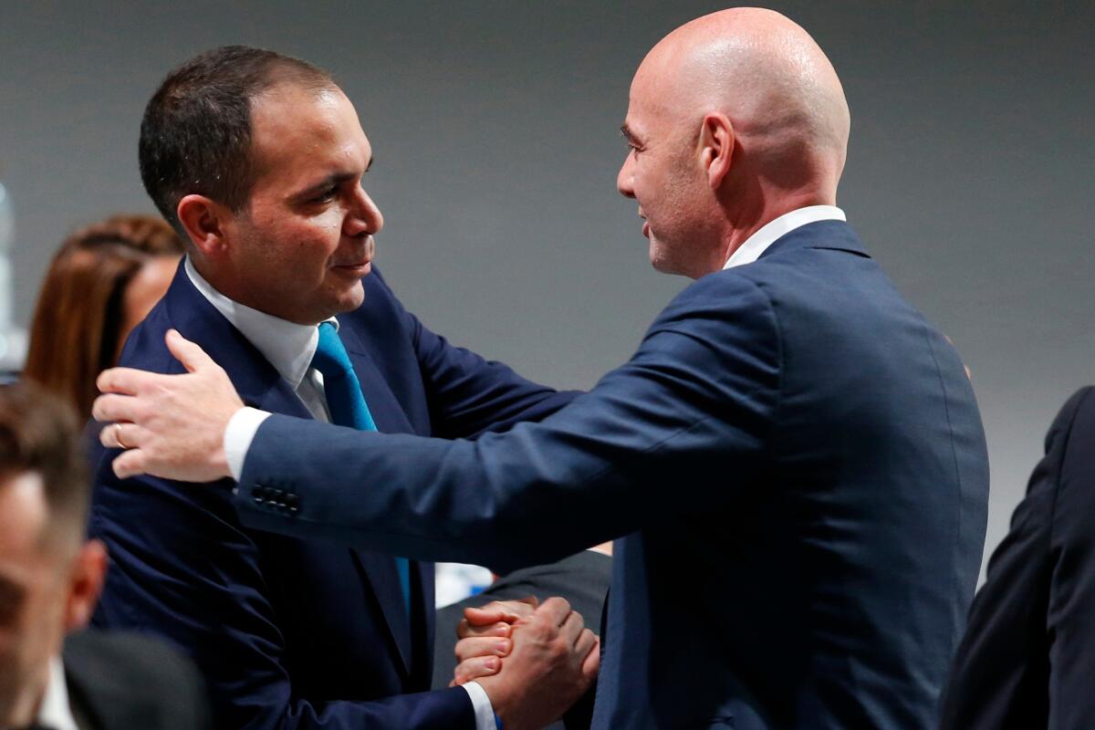 Infantino enfrenta nuevas acusaciones de chantaje y favoritismo por exvicepresidente de la FIFA