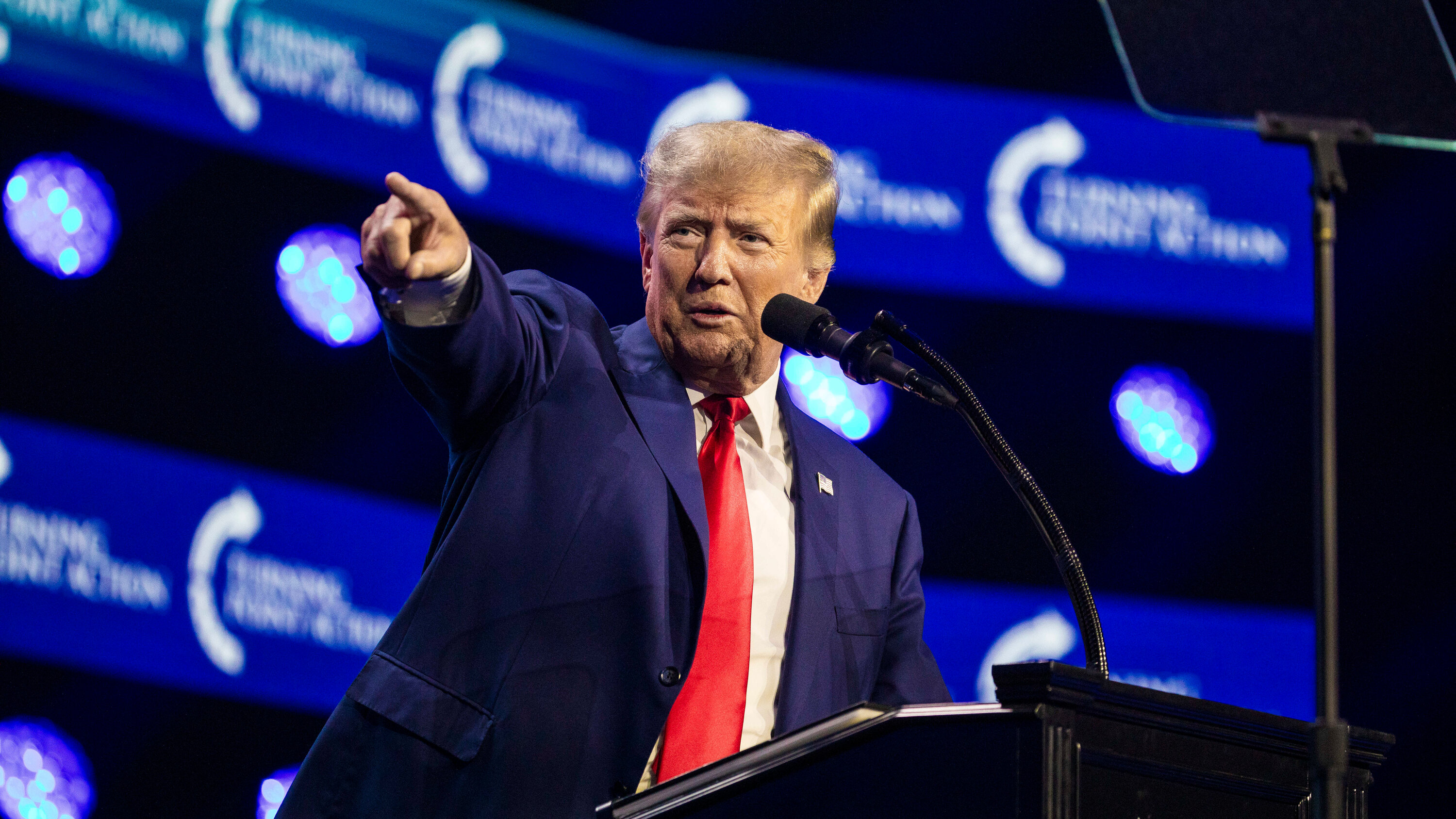 Realiza Trump nuevo indulto masivo de aliados políticos, socios y celebridades