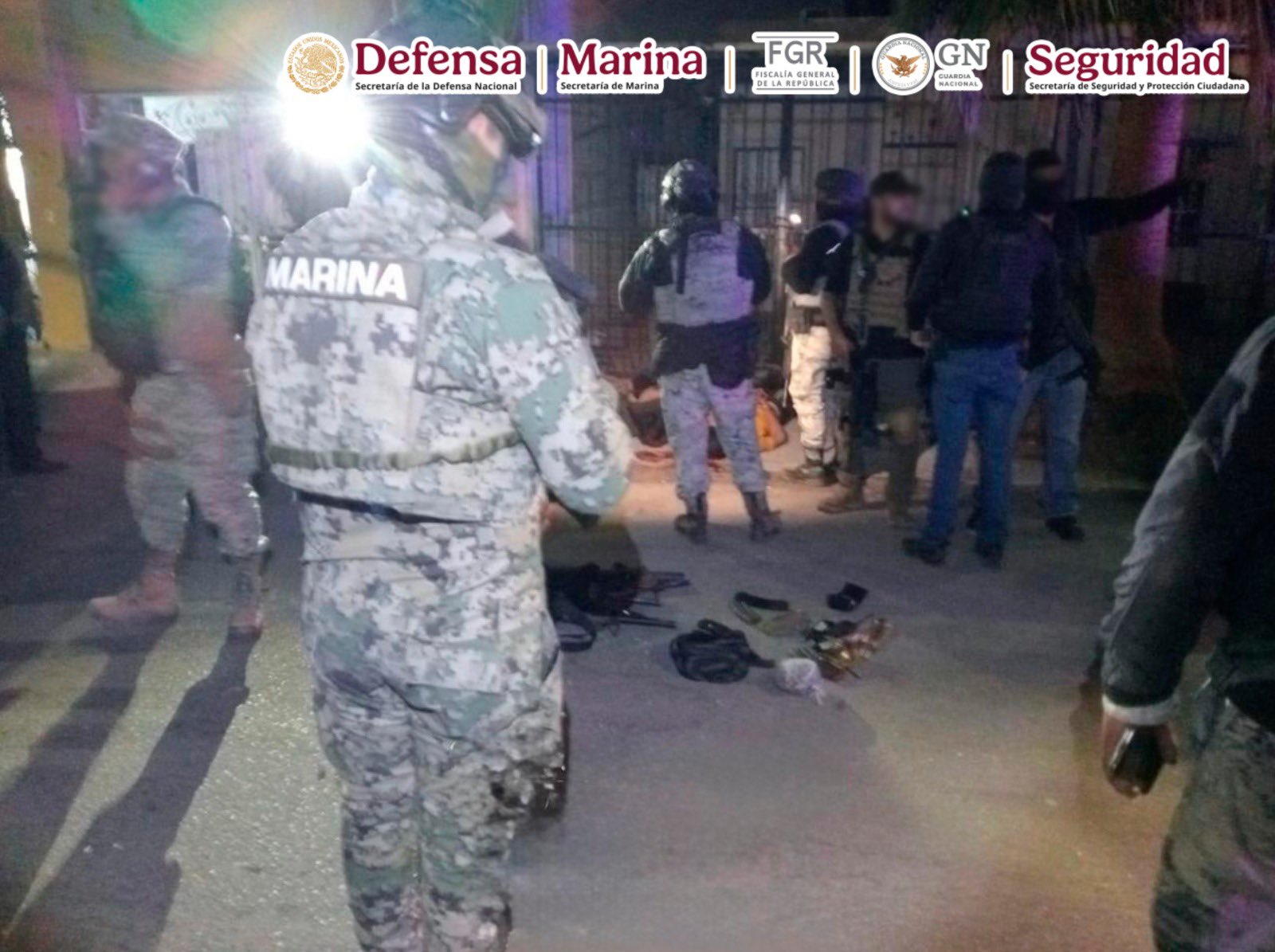 Detiene Gabinete de Seguridad a 4 hombres y aseguran armamento tras cateo en Baja California Sur