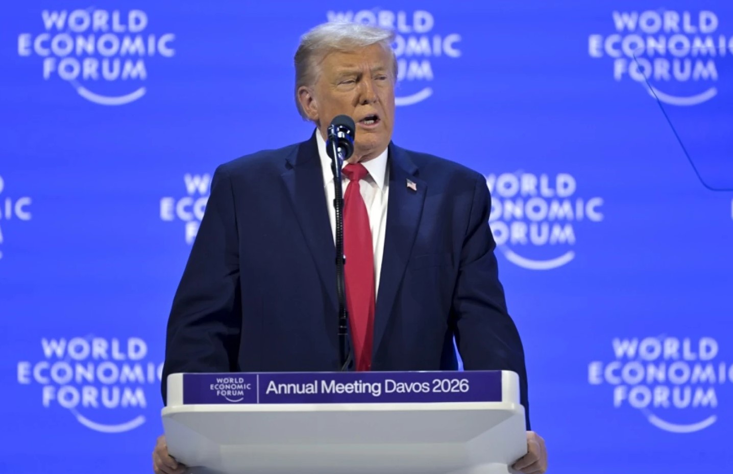 Reitera Trump en Davos su intención de apoderarse de Groenlandia y critica políticas económicas de Europa y la OTAN
