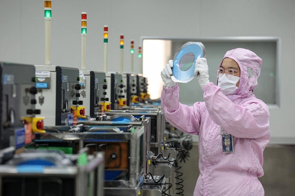 Afirma China que Industria de IA superó los 173.900 millones de dólares en 2025