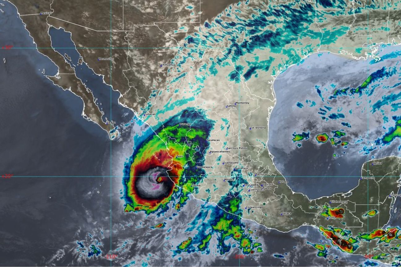 Huracán Lidia se intensifica a categoría 4, tocará tierra en Jalisco