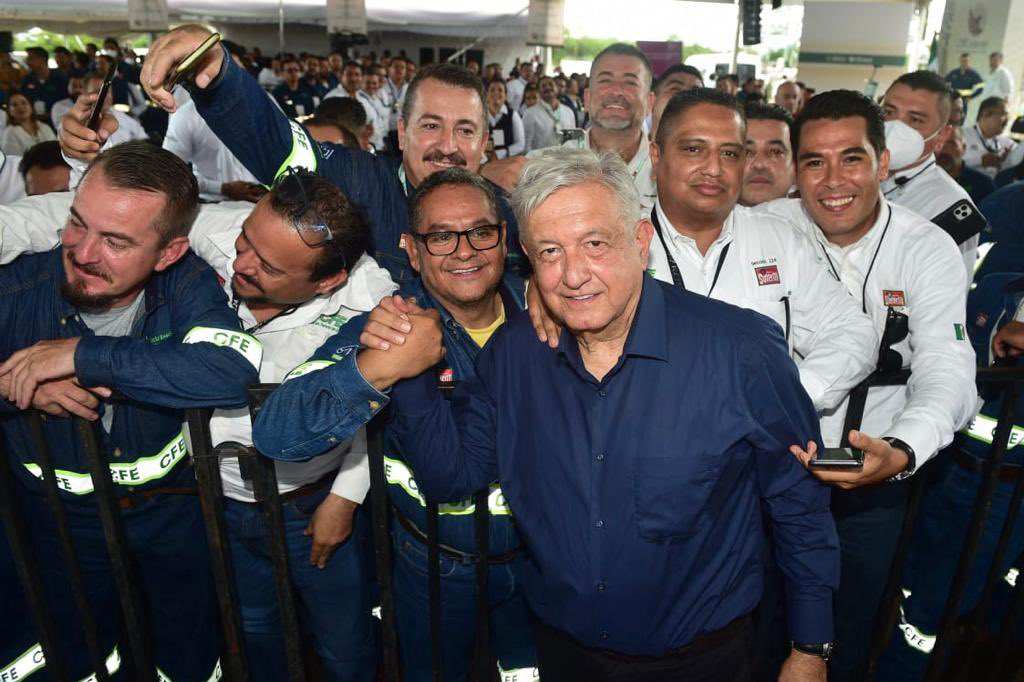 Convoca AMLO a trabajadores de CFE para llevar “Internet para Todos”