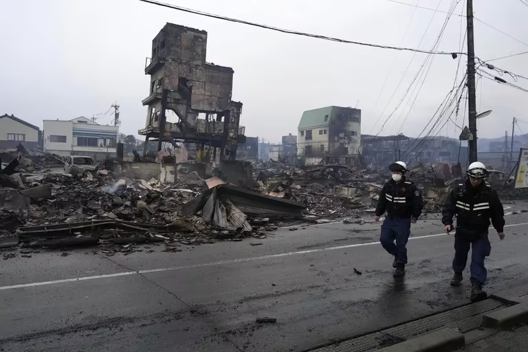 Suman 94 muertos, más de 400 heridos y 222 desaparecidos después de 72 horas de búsqueda tras el terremoto en Japón