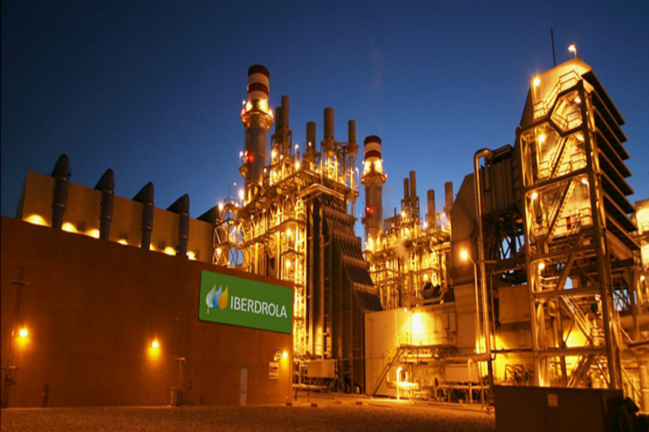 Multan a Iberdrola por vender energía a más de 400 empresas con permisos de autoabastecimiento