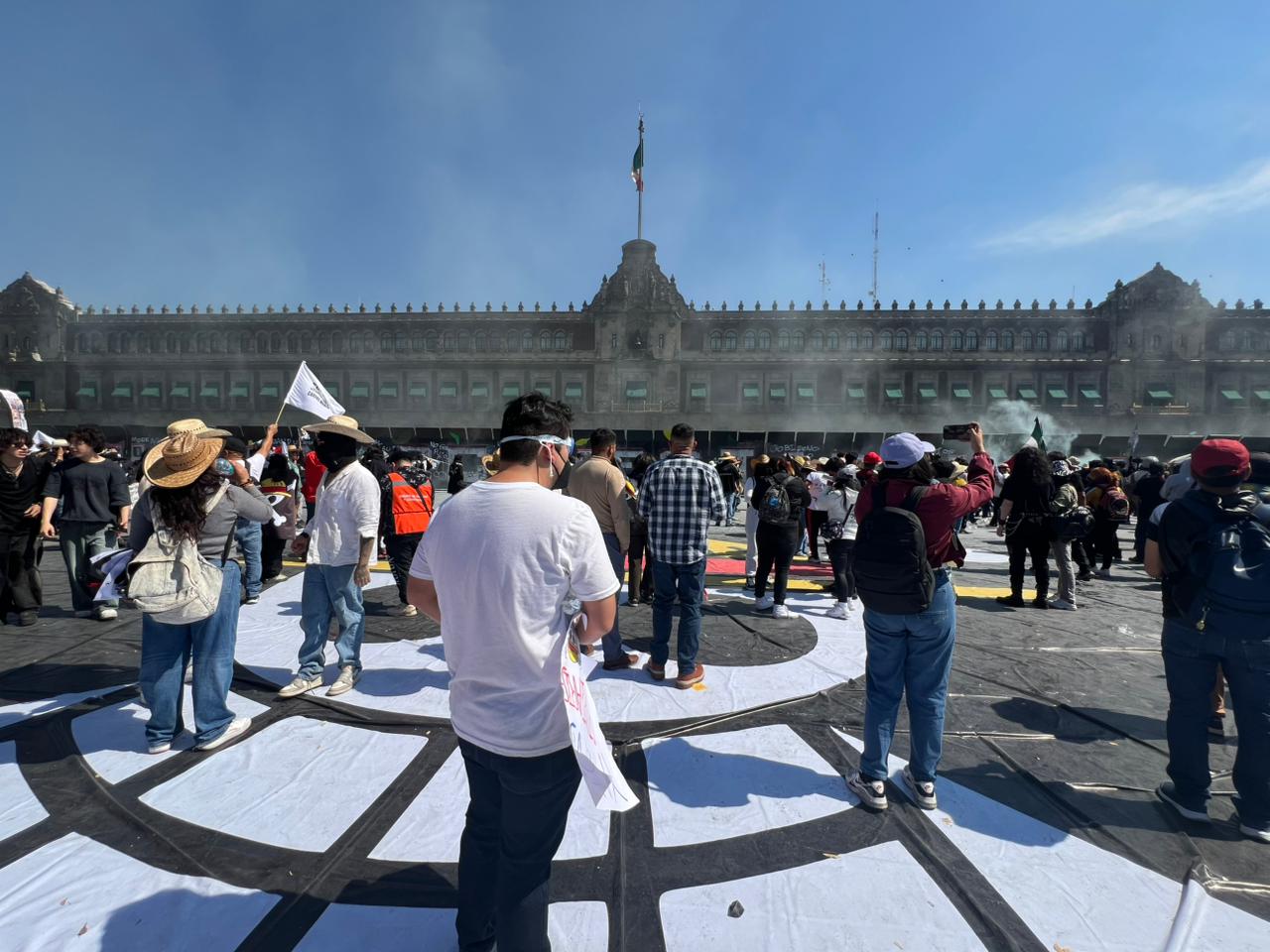 Protestan personas mayores y políticos de oposición en marcha del grupo autodenominado “Generación Z”