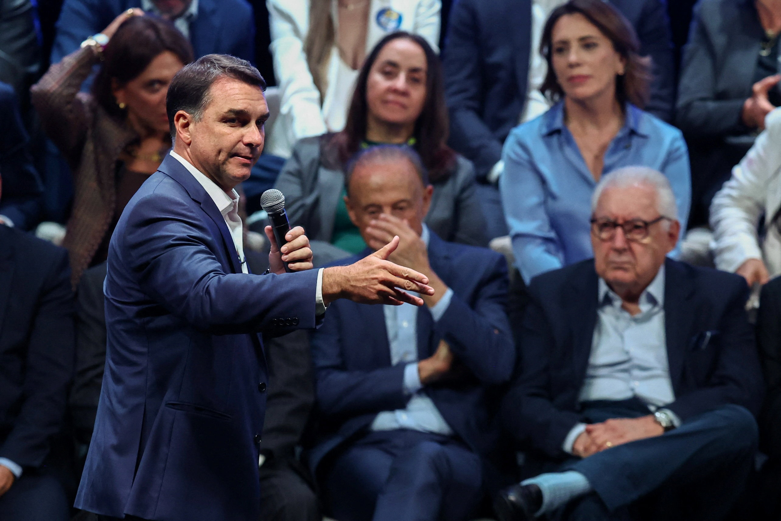 Campaña de Bolsonaro pagó 118 mil dólares a firma de ciberseguridad que ofrecía crear cuentas falsas y difundir infodemia