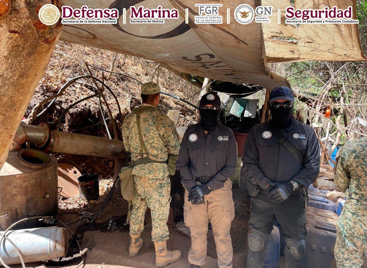 Desmantela Gabinete de Seguridad narcolaboratorio y pista de aterrizaje en Durango