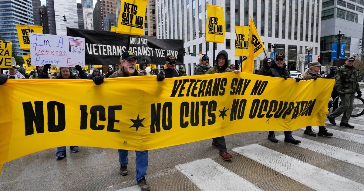 Protestan veteranos contra despliegues militares en ciudades de EE.UU.