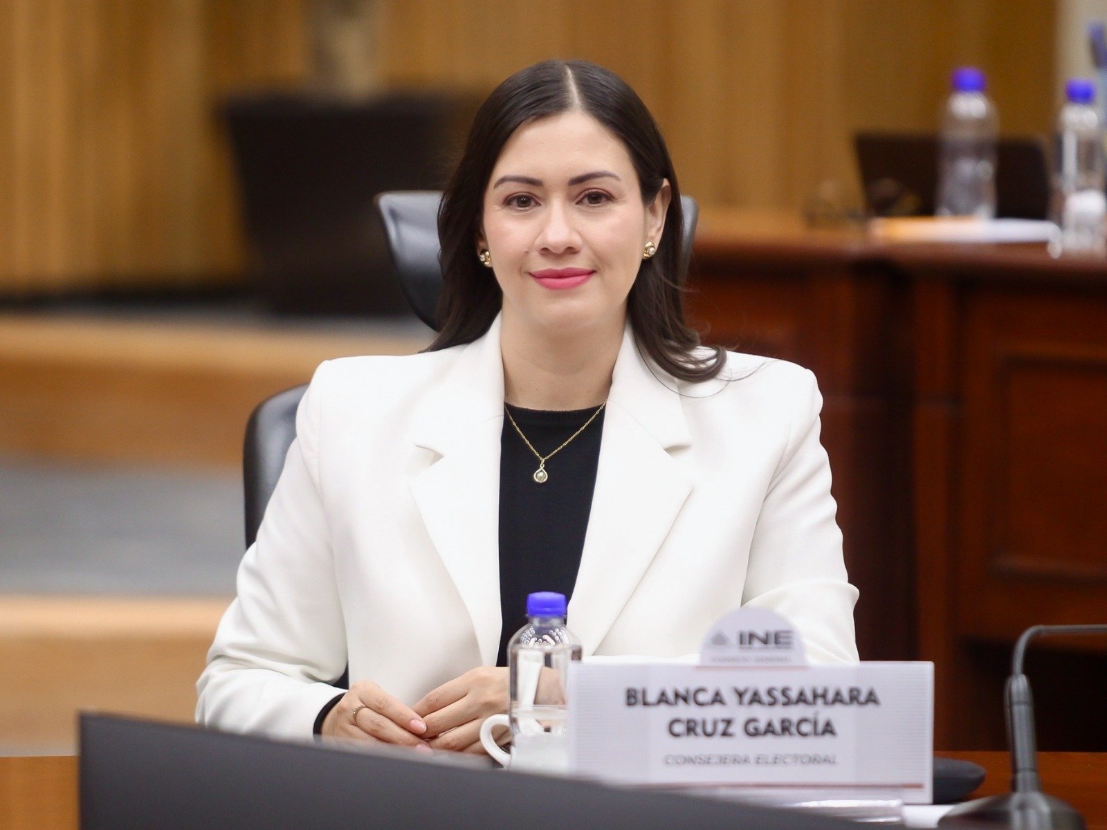 Designan a Blanca Cruz como presidenta provisional del INE