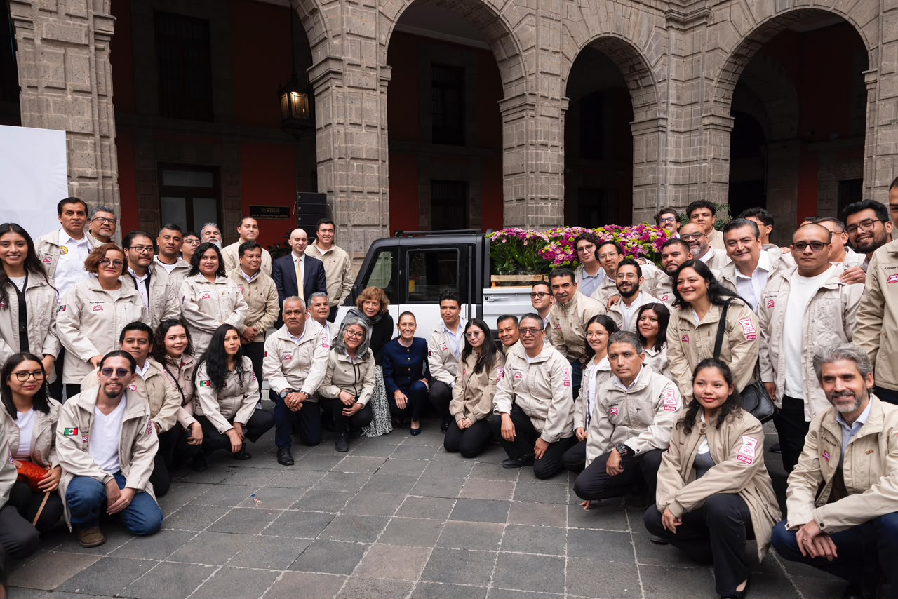 Presentan modelo Olinia de carga; lanzan convocatoria para fabricación