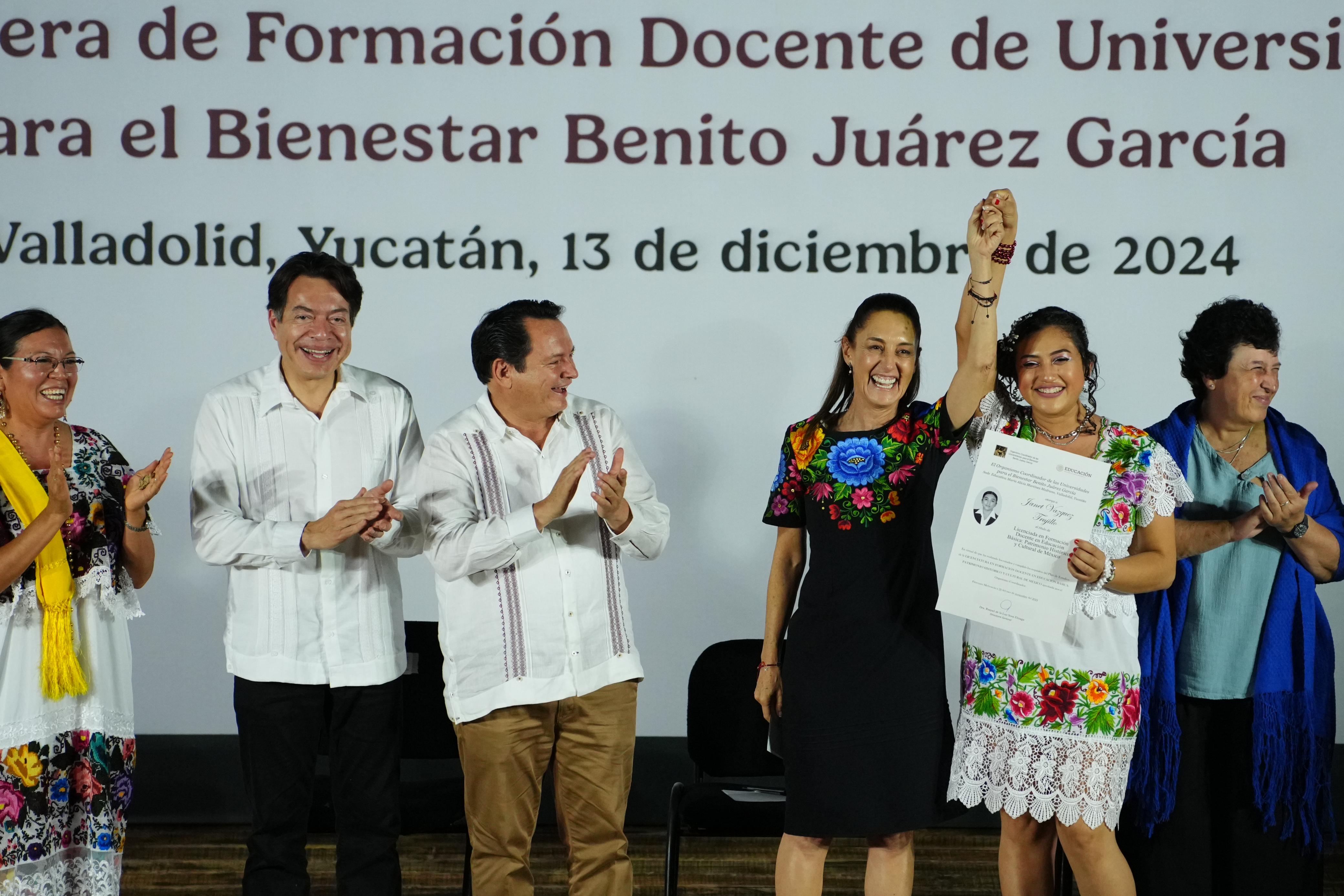 Entrega la presidenta Claudia Sheinbaum Títulos Profesionales a 117 docentes graduados de las Universidades “Benito Juárez”