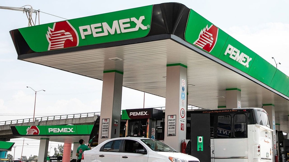 Con EPN incrementó el precio de la gasolina regular en 42.8% tras “liberación de precios”; en el sexenio de AMLO disminuyó hasta en un 5.2%