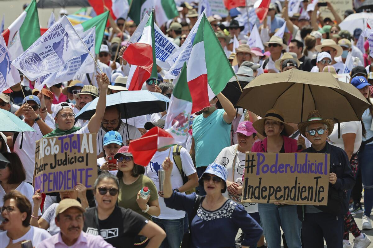 El exhibicionismo de los manifestantes contra la reforma judicial