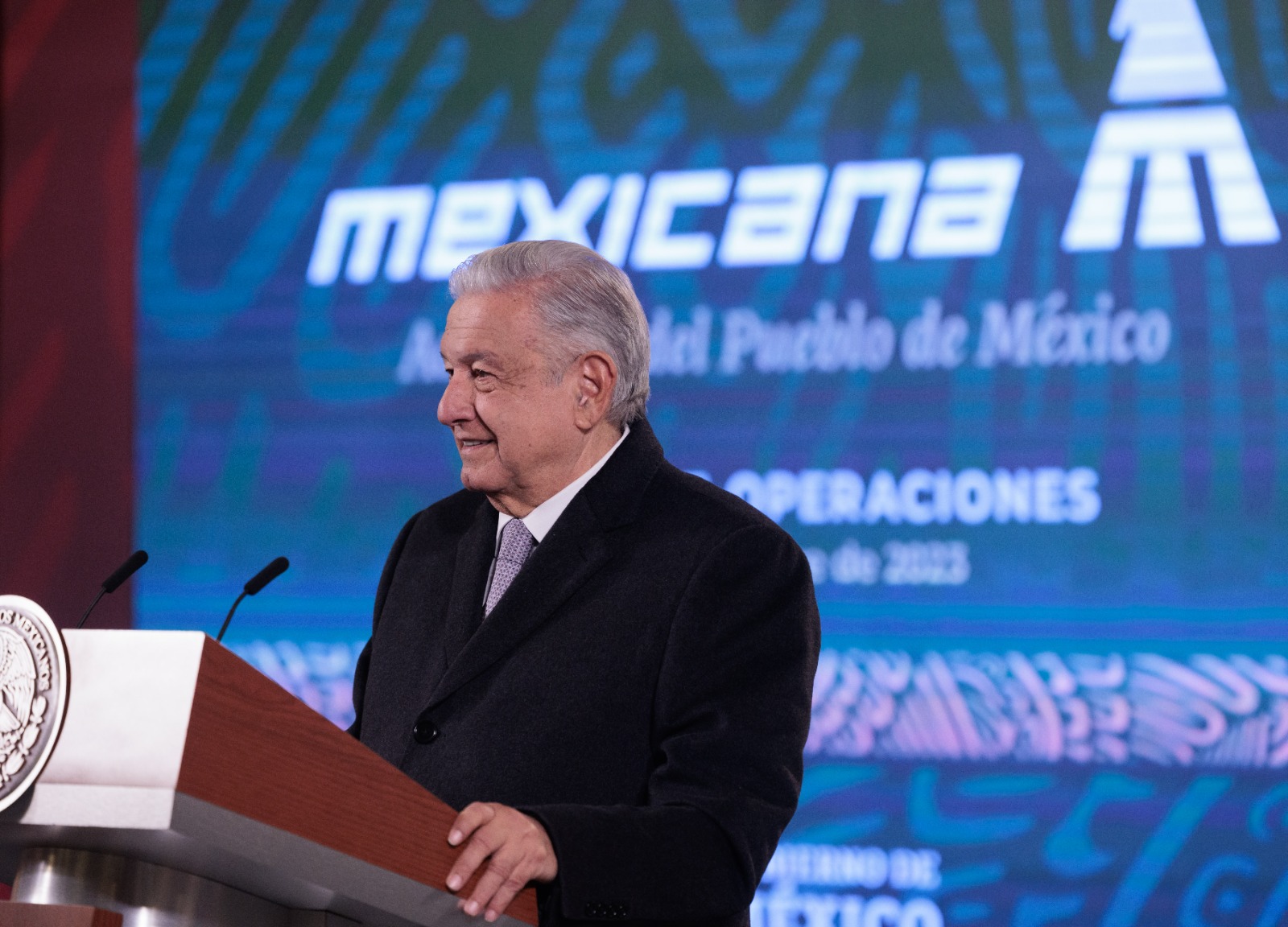 Gobiernos neoliberales entregaron Mexicana y Aeroméxico a empresarios: AMLO