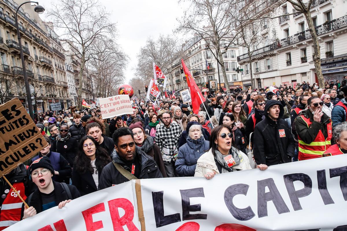 Suman casi 300 detenidos en Francia por protestas contra reforma de pensiones de Macron