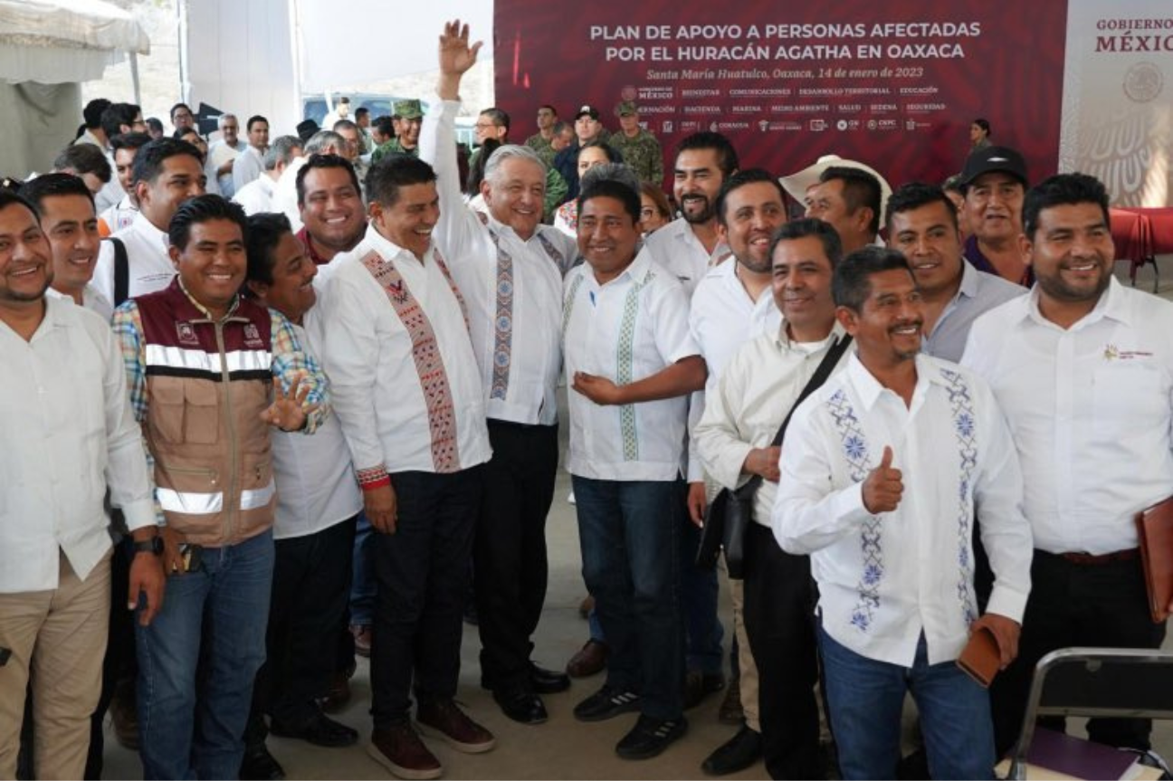Evalúa el presidente Andrés Manuel López Obrador el Plan de Apoyo para las Personas Afectadas por el Huracán Agatha en Oaxaca.