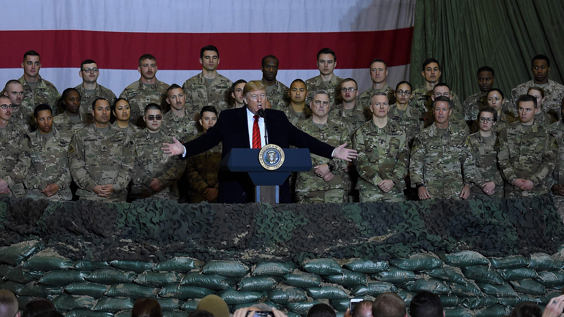 Autoriza Donald Trump uso de fuerzas militares en territorio estadounidense para combatir el tráfico de drogas