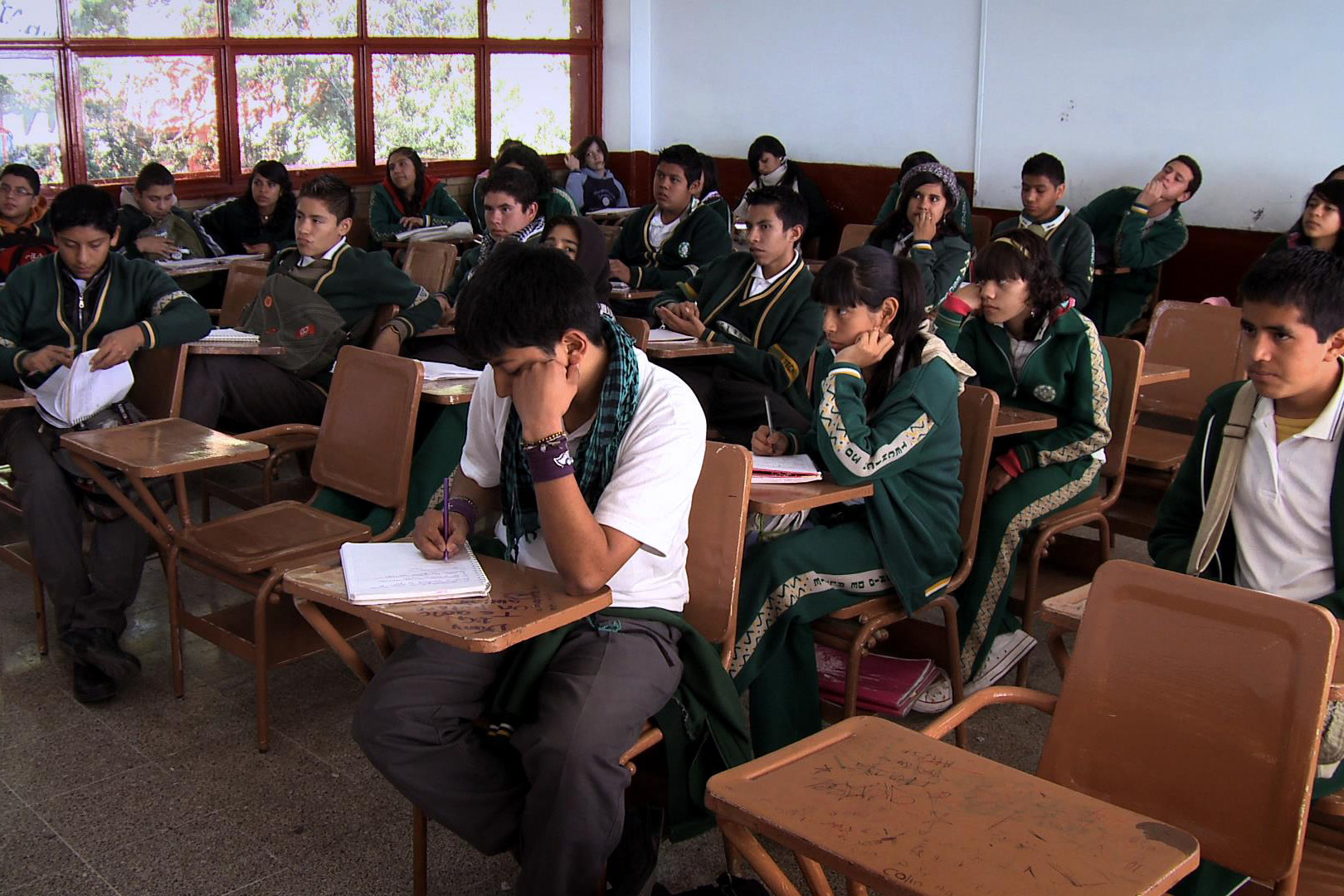 Expone video consumo de presunta cocaína entre alumnos de bachillerato y reabre debate sobre drogas en jóvenes